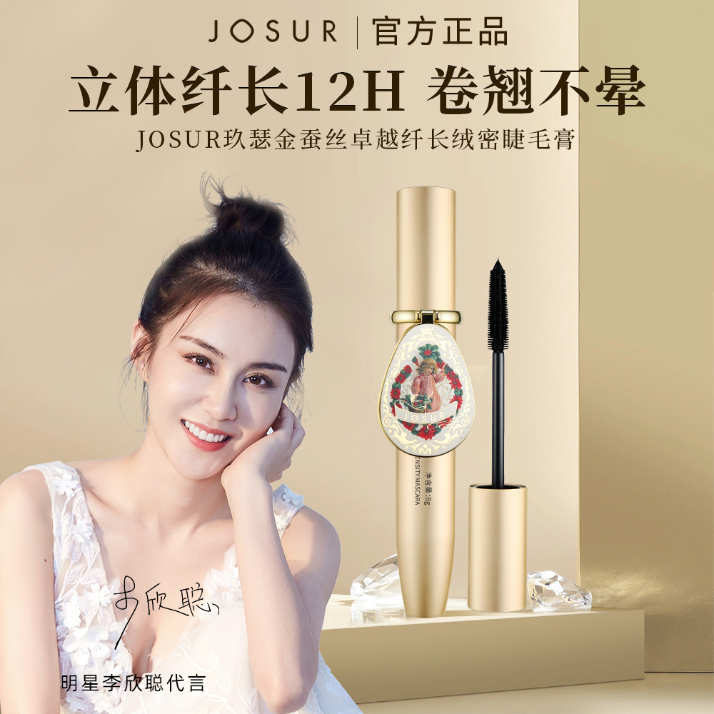 Quần áo bằng vàng, lụa, những cuộn dài mascara, không trang điểm.