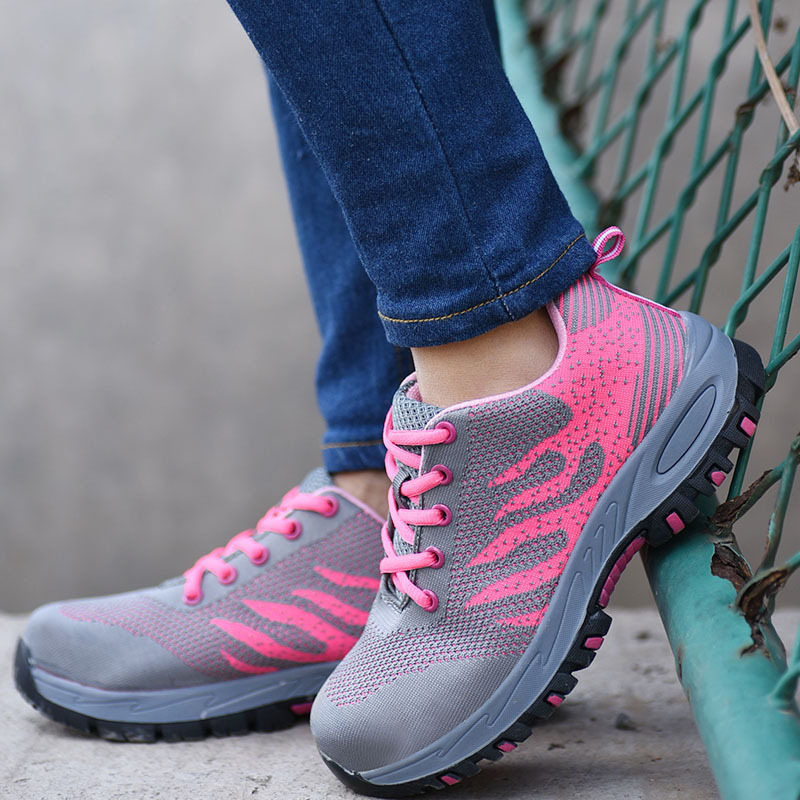 The new lady, the safety shoes, the safety shoes, the safety shoes, the safety of the rubber-weave, the safety of the steel head, the safety of the work shoes.