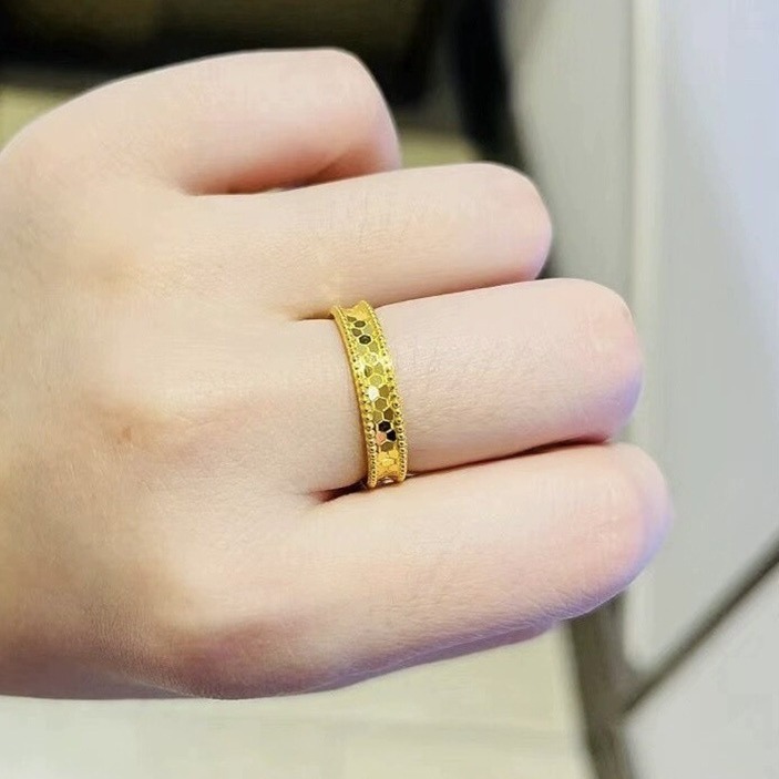 It's a 5G gold ring, a 5G gold ring full of gold.