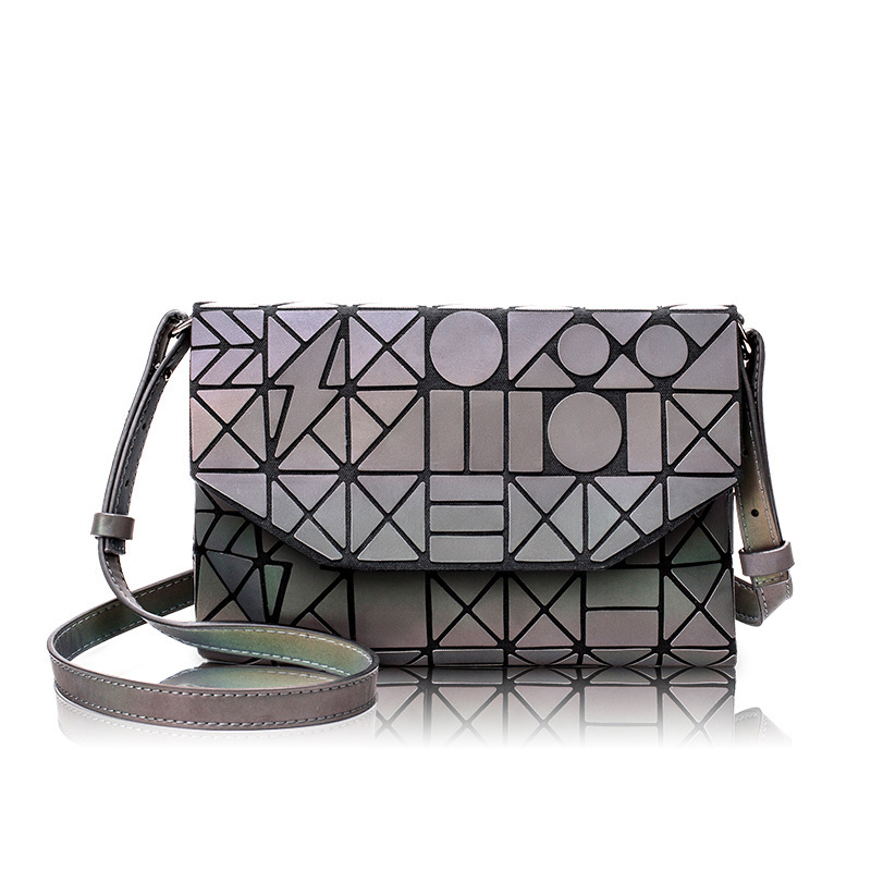 Envelope bag, night-light triangle, one hand-out of 2022 new cross-border fashion makeup bag.