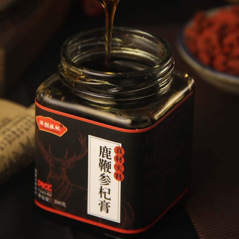 Một con hươu đánh đập dầu.