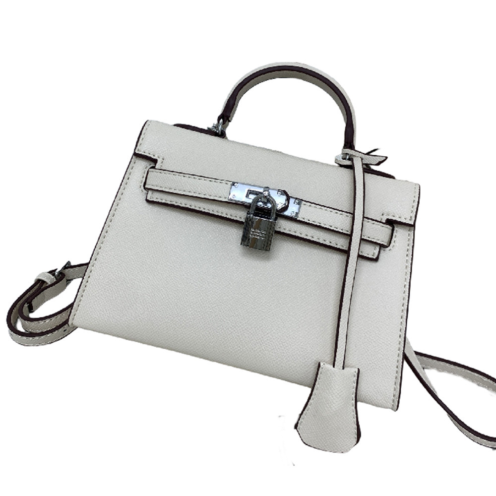 Carrie Mini's two-generation handbags of platinum and gold.