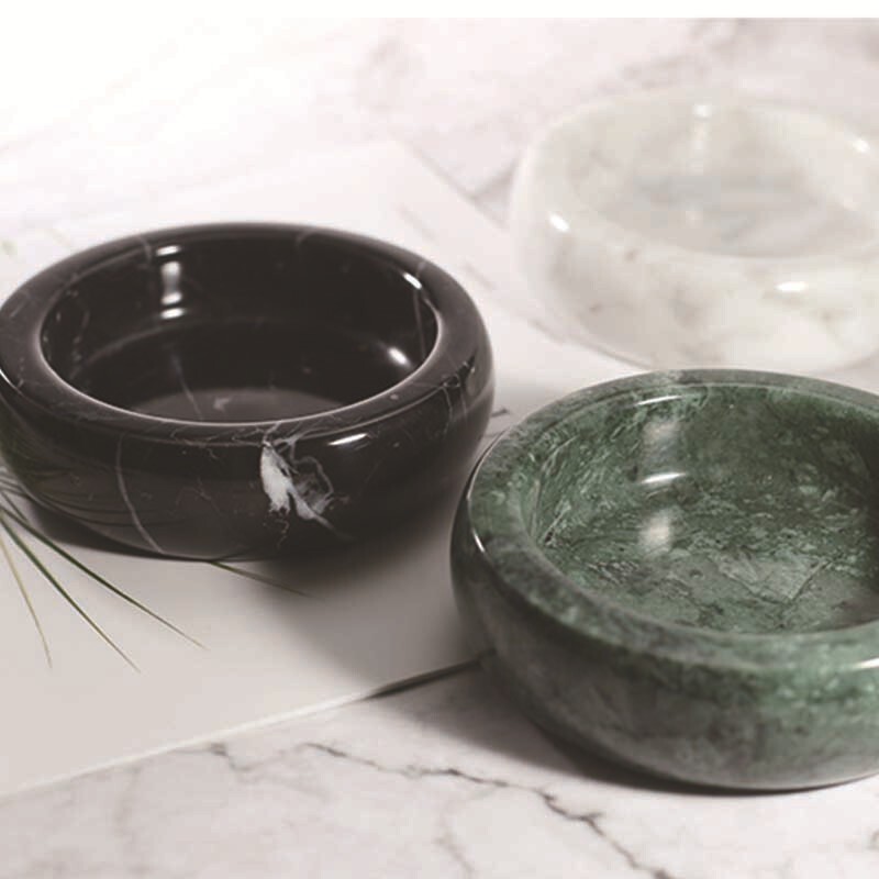 호텔에서 ashtray, all-out jewelrys 및 jade 탐험가는 그들의 선물을 판매합니다.