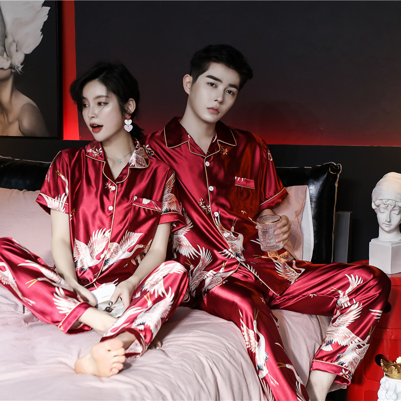 Hai bộ quần áo nhà cho mùa xuân của cặp đôi ngủ đông và quần đùi phân bón mùa hè.