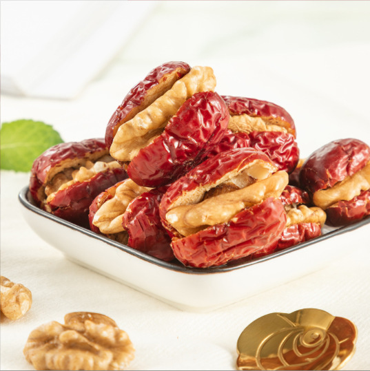 Wholesale dates with walnuts 500g net red snacks and walnuts.