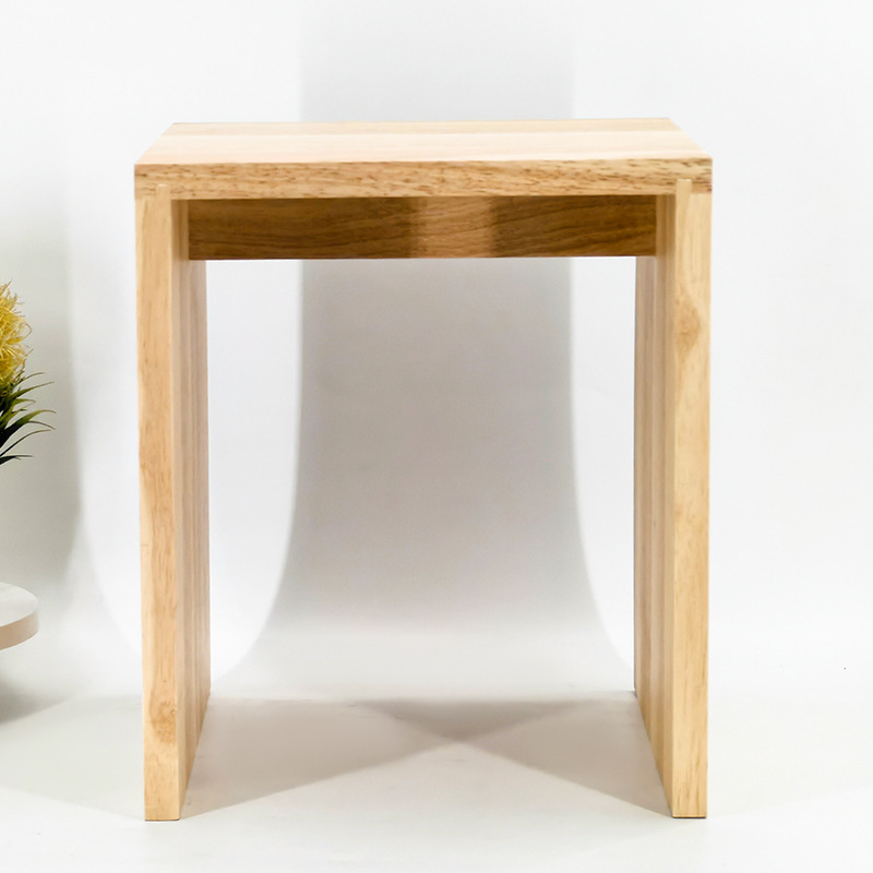 Quần lót của nhà máy có thể di chuyển vài phòng ngủ cạnh ghế sofa tách trà với một cái bàn nhỏ cạnh giường.