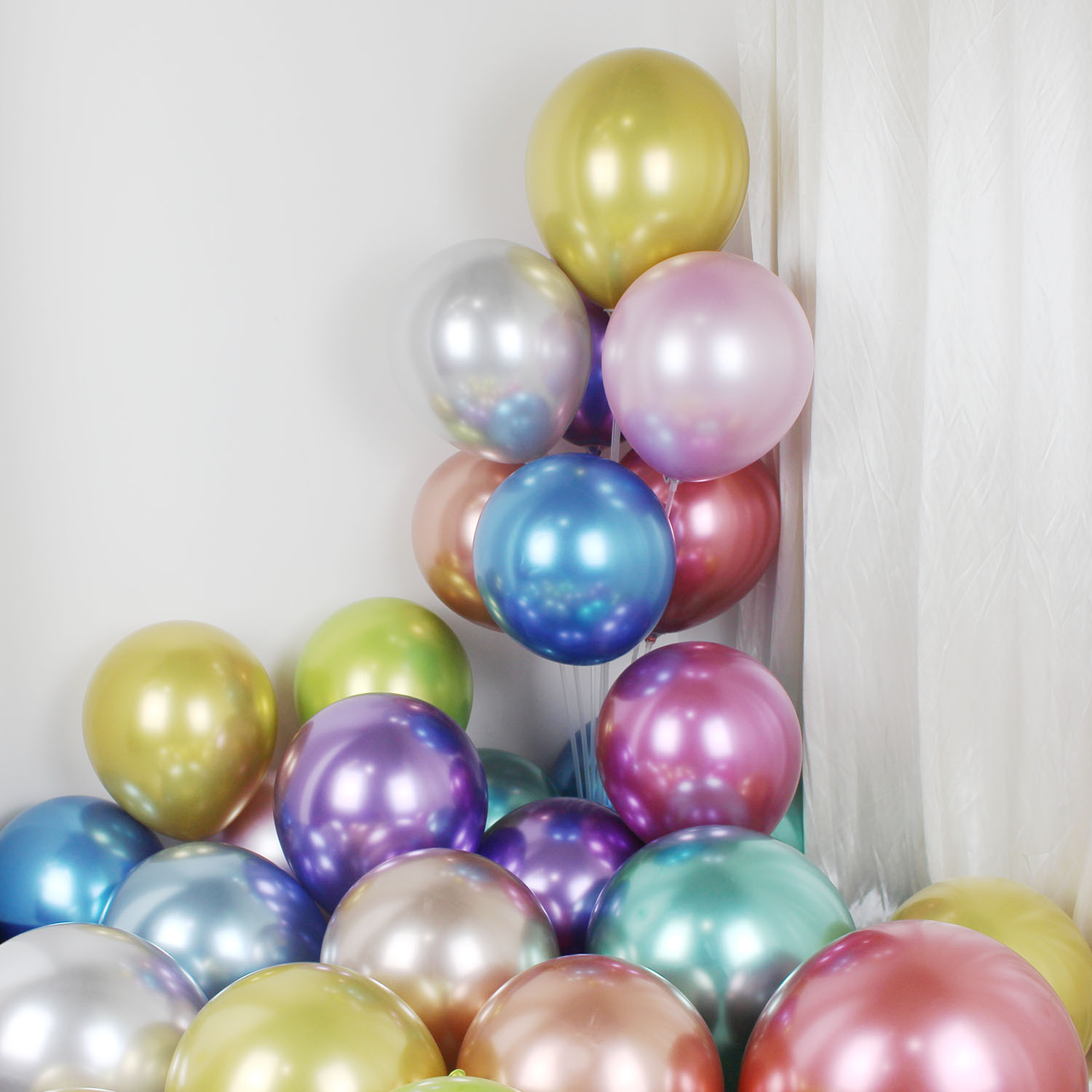 Metal balloons distributed 5 '10 '12 '18 ' birthday party with emulsive balloons decorated in the wedding room.