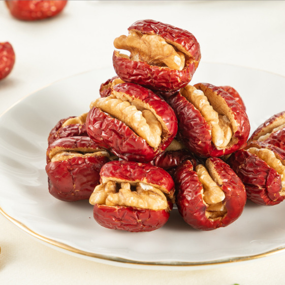 Wholesale dates with walnuts 500g net red snacks and walnuts.