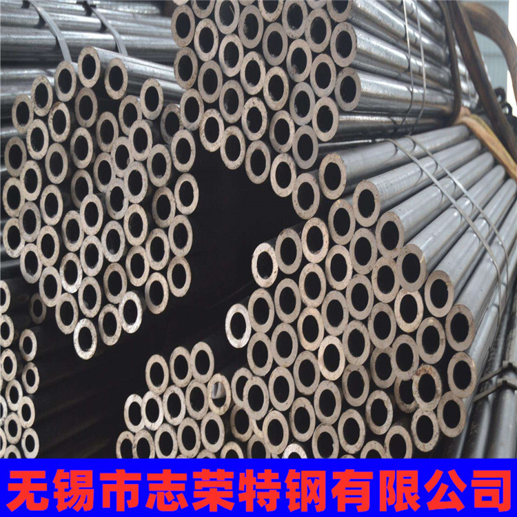 Đường ống thép 24*12 xuyên thủng 5 ống soi sáng