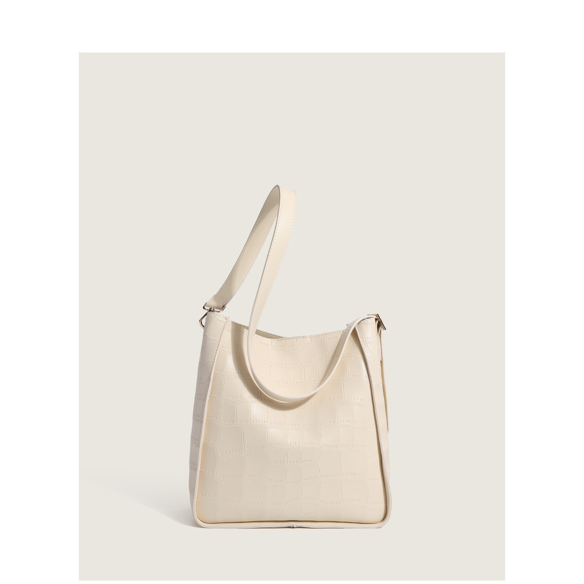 The new 2023 high-capacity Tot pack at the cross-border factory, the senior one-shoulder slash across the tide of women, is about a bucket bag.