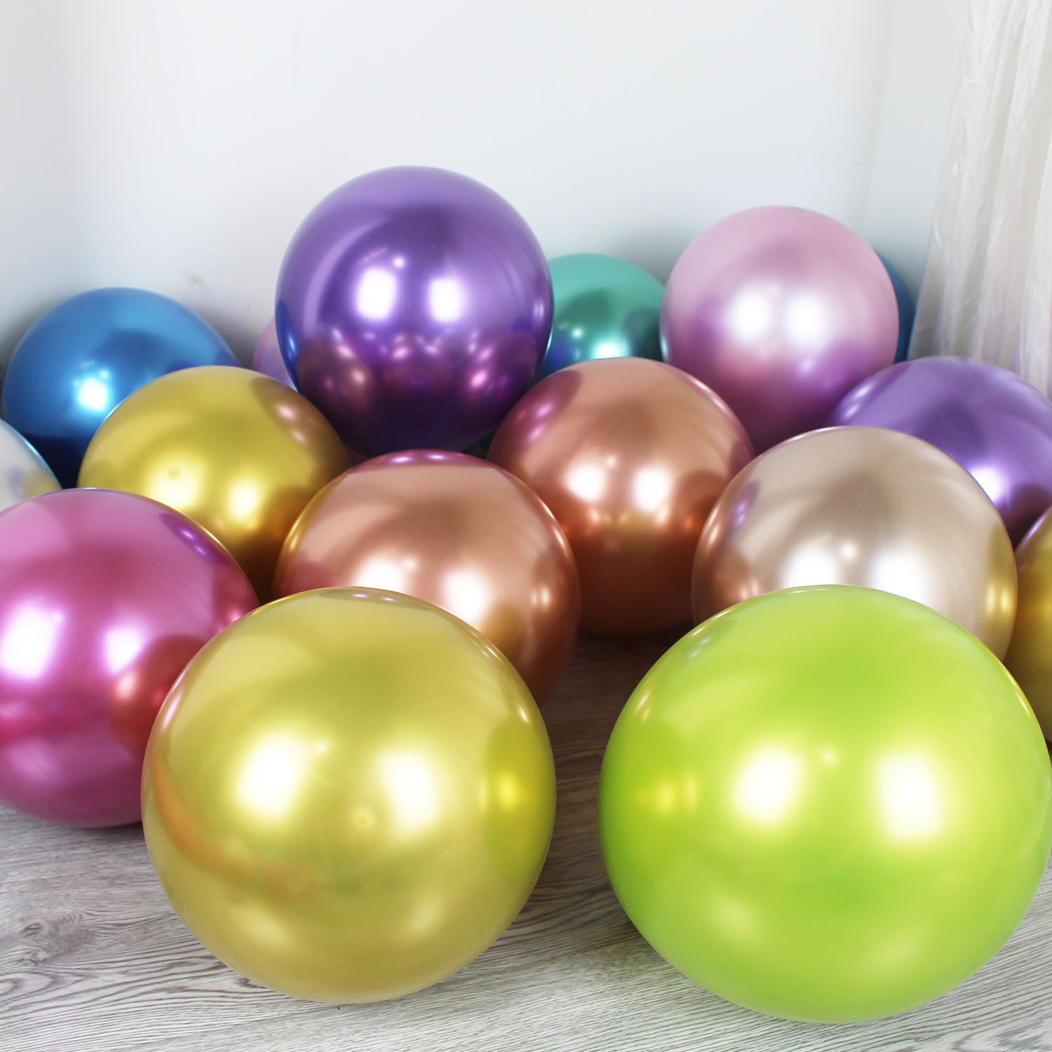 Metal balloons distributed 5 '10 '12 '18 ' birthday party with emulsive balloons decorated in the wedding room.