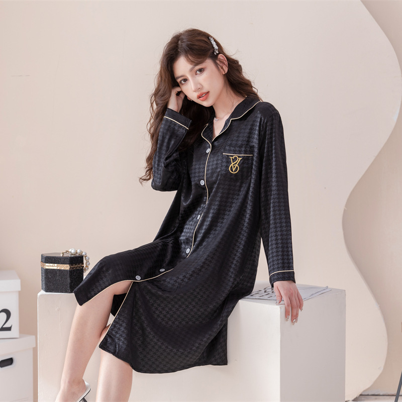 ♪ váy mùa xuân và đêm thu với một chiếc áo dài rộng ♪