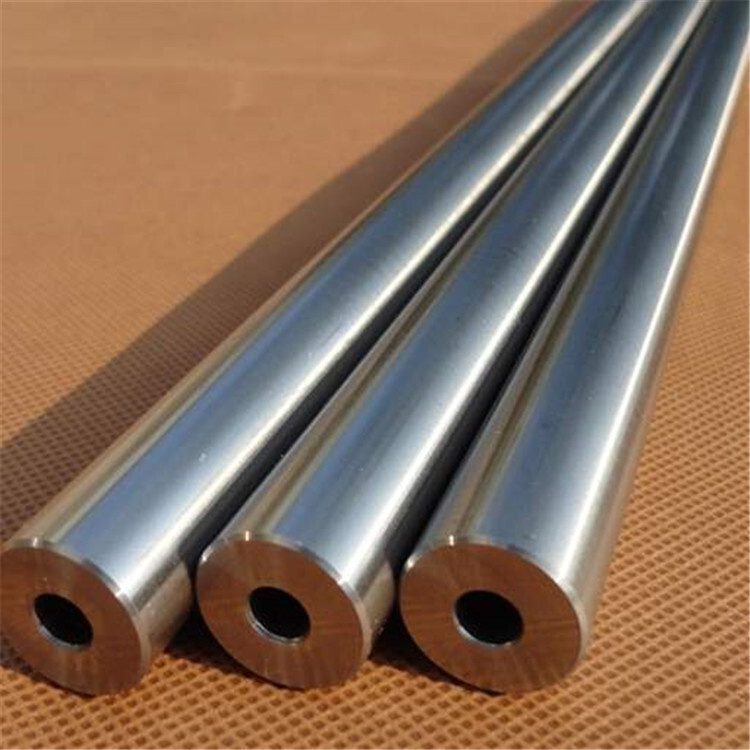 Đường ống thép 24*12 xuyên thủng 5 ống soi sáng