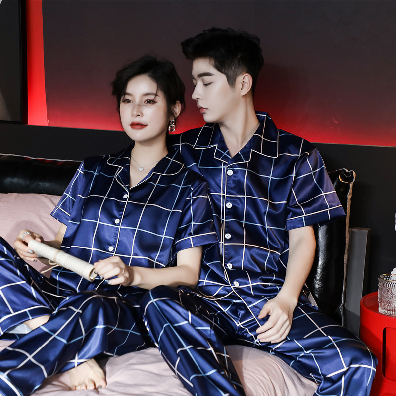 Hai đôi xe trượt tuyết cho mùa xuân và mùa hè.