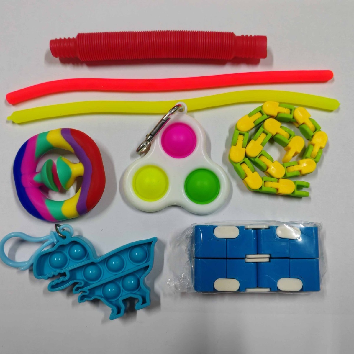 The pressure-depressive toy kit cures the toy's depressurizer release.