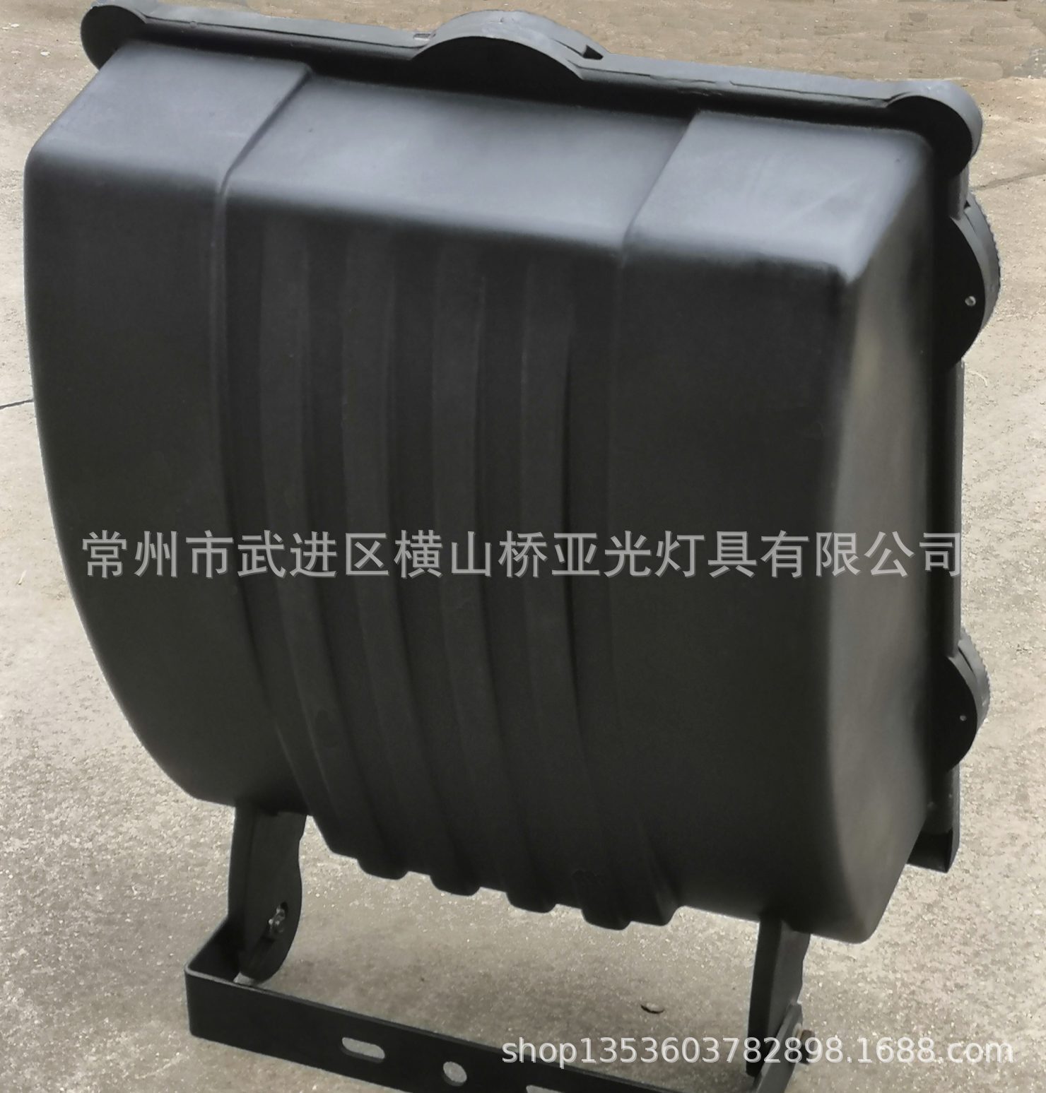 厂家批发供应250W-400W网球场篮球场运动场馆投光灯照明灯