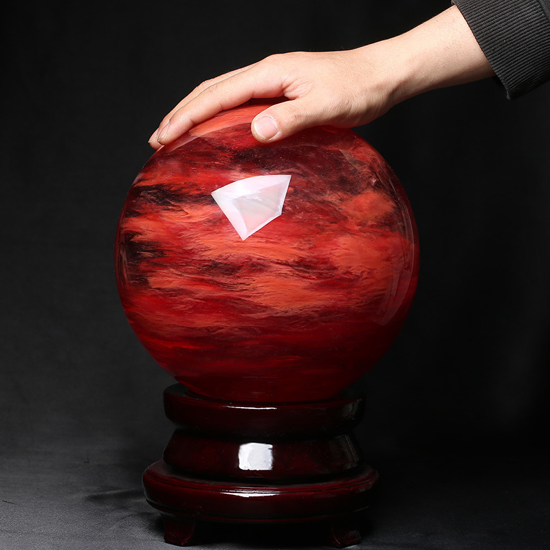 Wholesale of natural crystal ball smelting, red and white crystal ballers with a big-time headpiece.