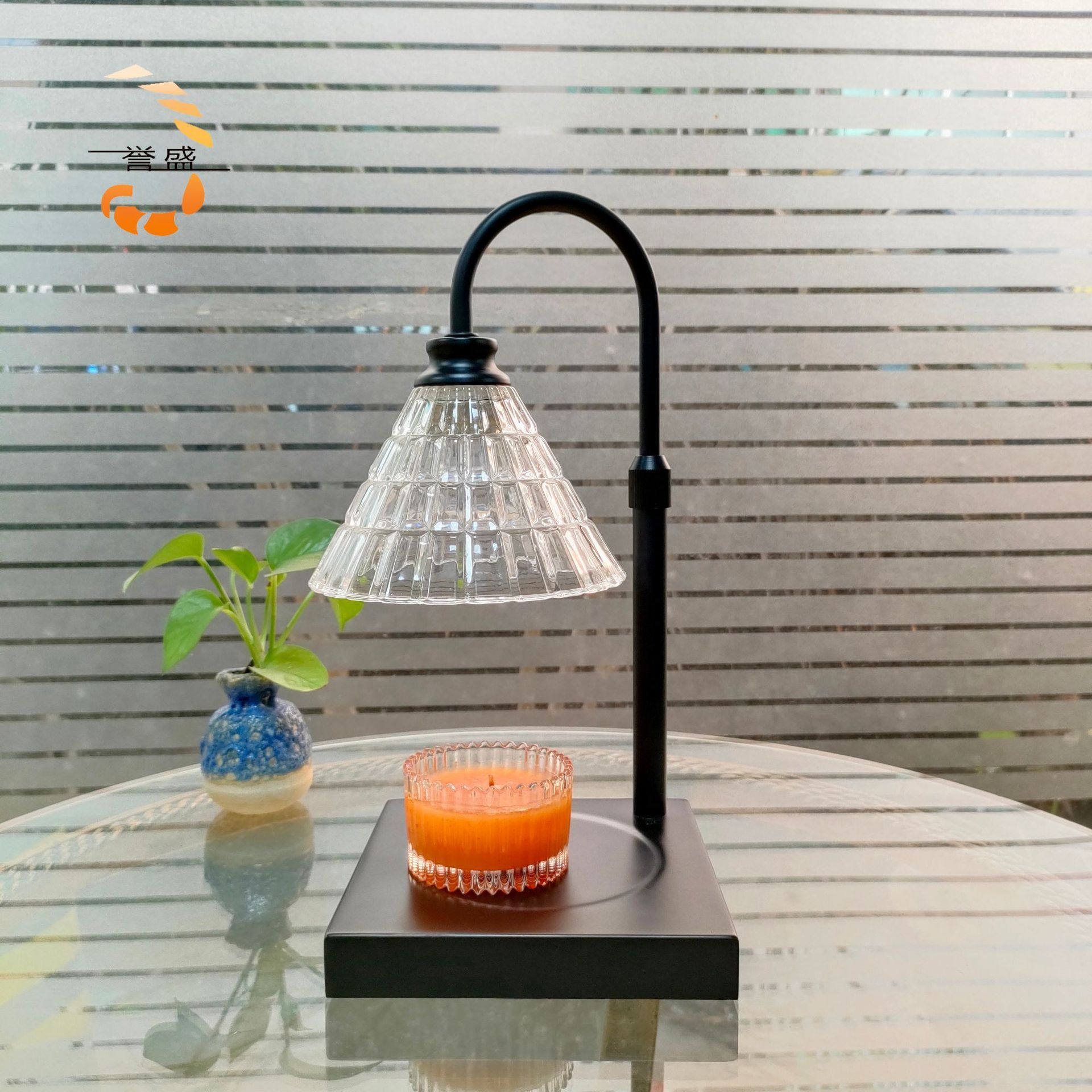 It's custom-made, about a fragrance light, a condensed cavity tube to melt a wax lamp, a fragrance to melt a candle.