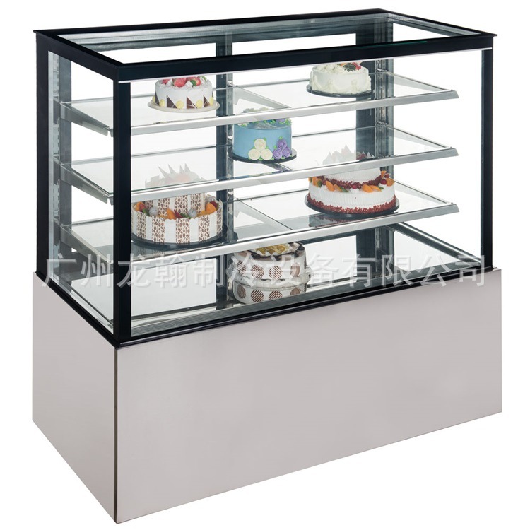 Sự giữ lạnh bánh Cho thấy bánh ngọt được nấu trái cây và hồ nước lạnh trước khi mở tủ bánh.