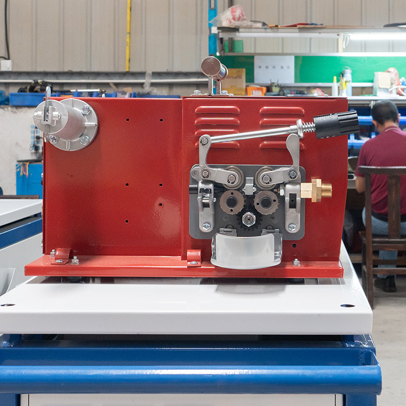 An automatic portable welder for a single-drive silk transmitter at Fushan.