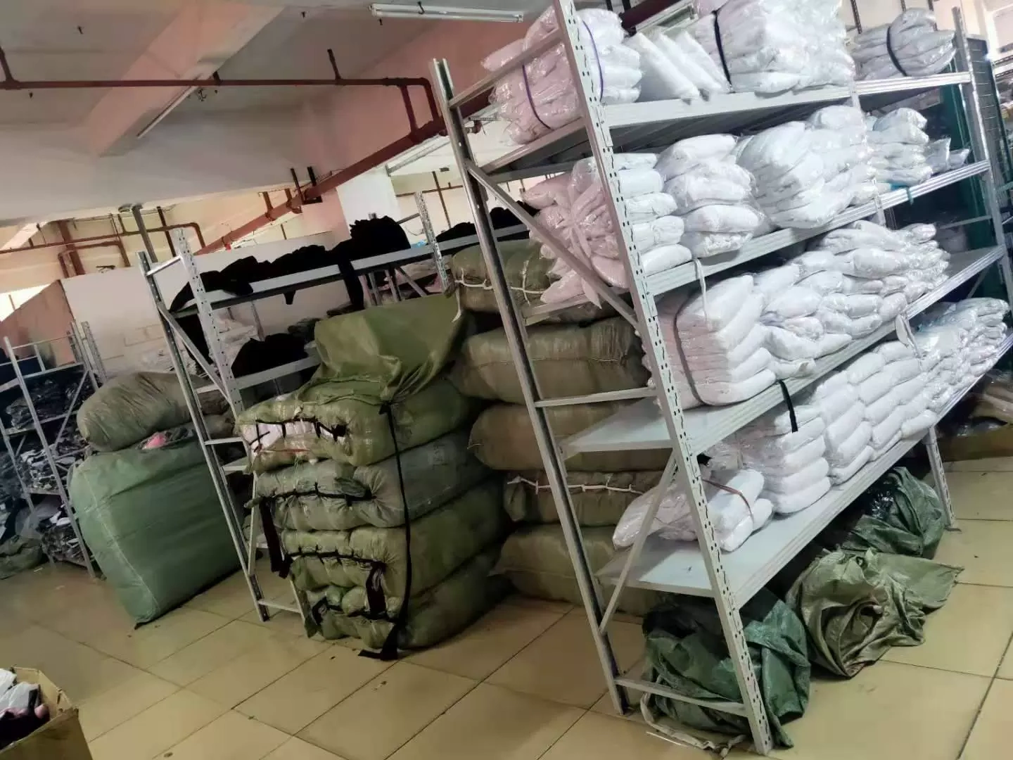 Áo màu cam ở Đông Quan
