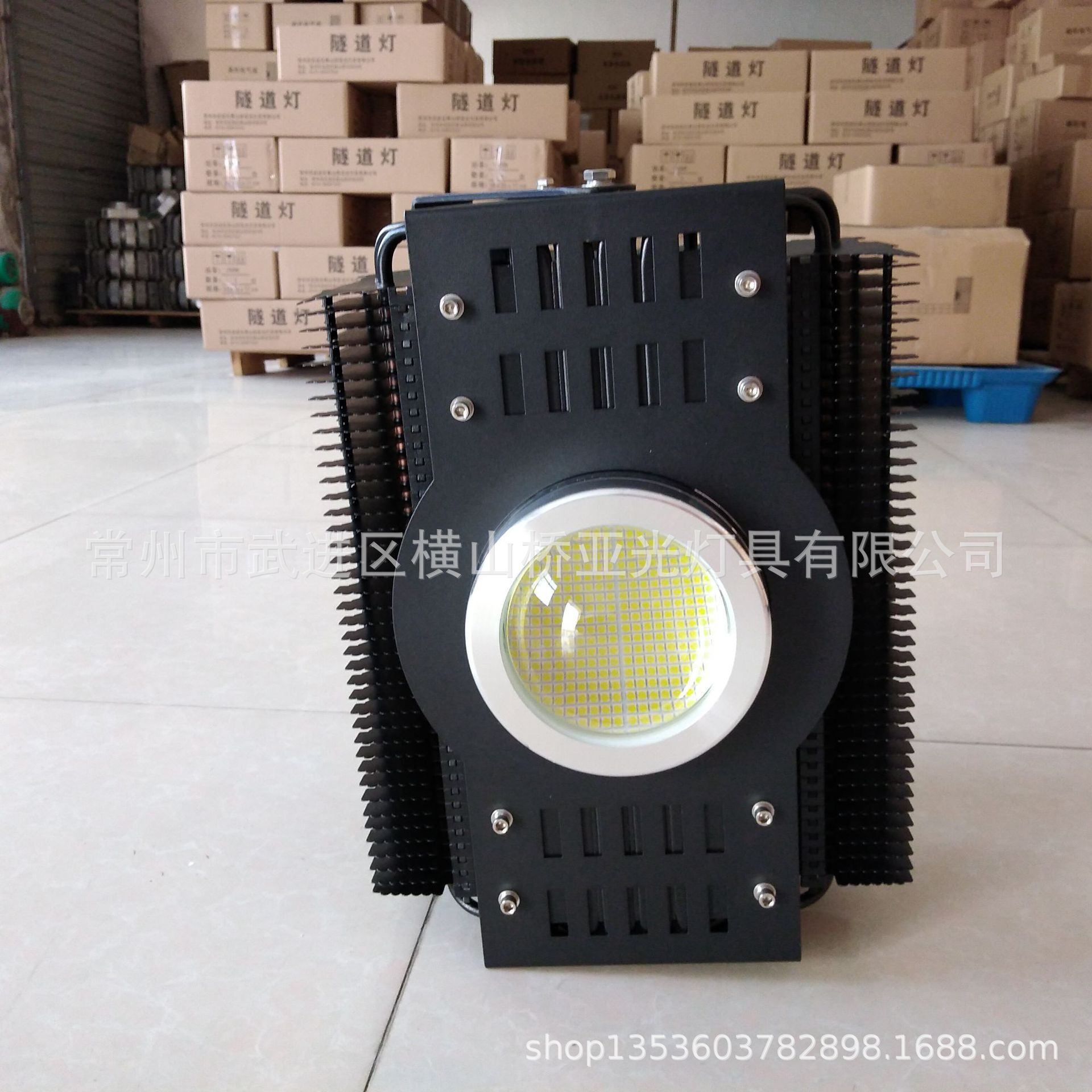 LED power tower chandeliers daily for light cranes at the factory ' s wholesale supply of new fin blades