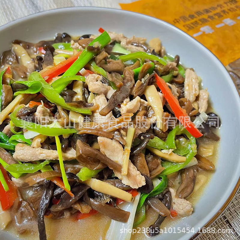 Nhà máy đã bán nấm hươu cho bữa ăn đầu tiên.