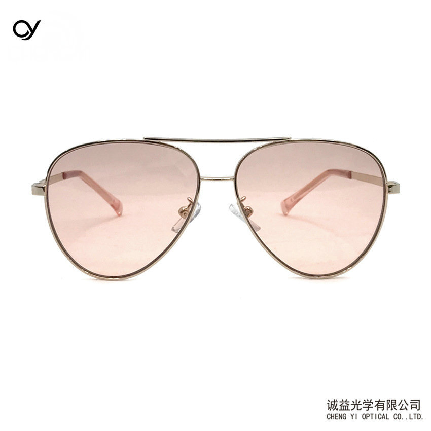 Classic fashion sunglasses, young children's sunglasses, pilot toad lenses, good optics.