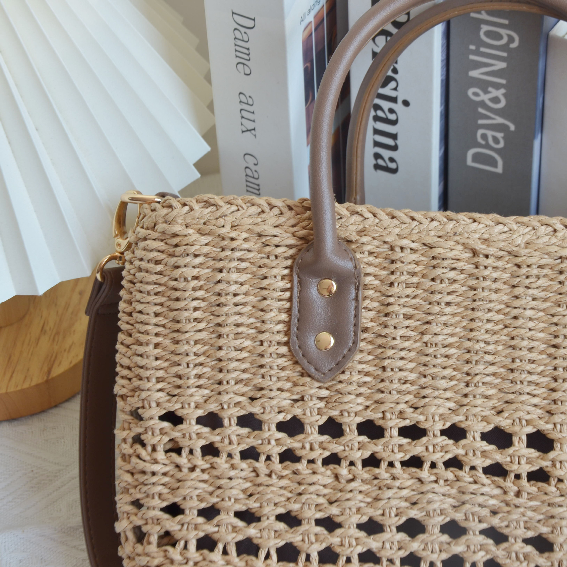 New pop-grass buns, sweet Mison-weave handbags, shoulder-slashed, cross-feather bags.