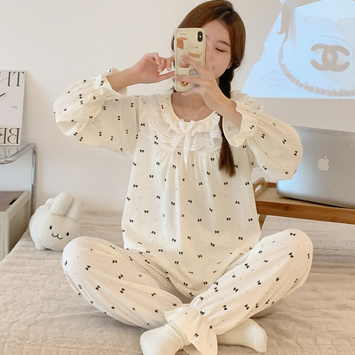 Người phụ nữ mới với tay áo dài và dây buộc.