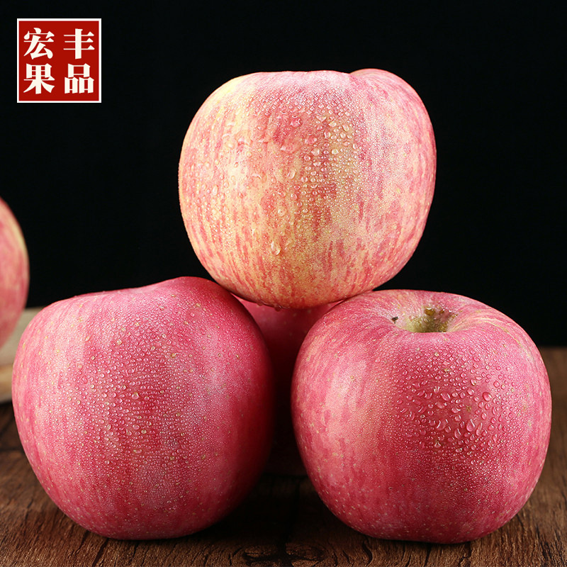 Snacks from the Queen's Apple and Fruit Pack are a whole box delivery gift.