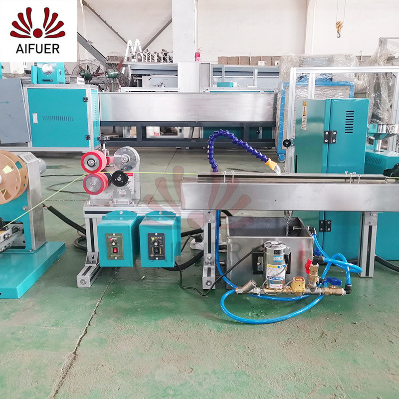 The plant supplies the wire-covered equipment, and the plastic wire ropes squeeze out the machine-covered equipment.