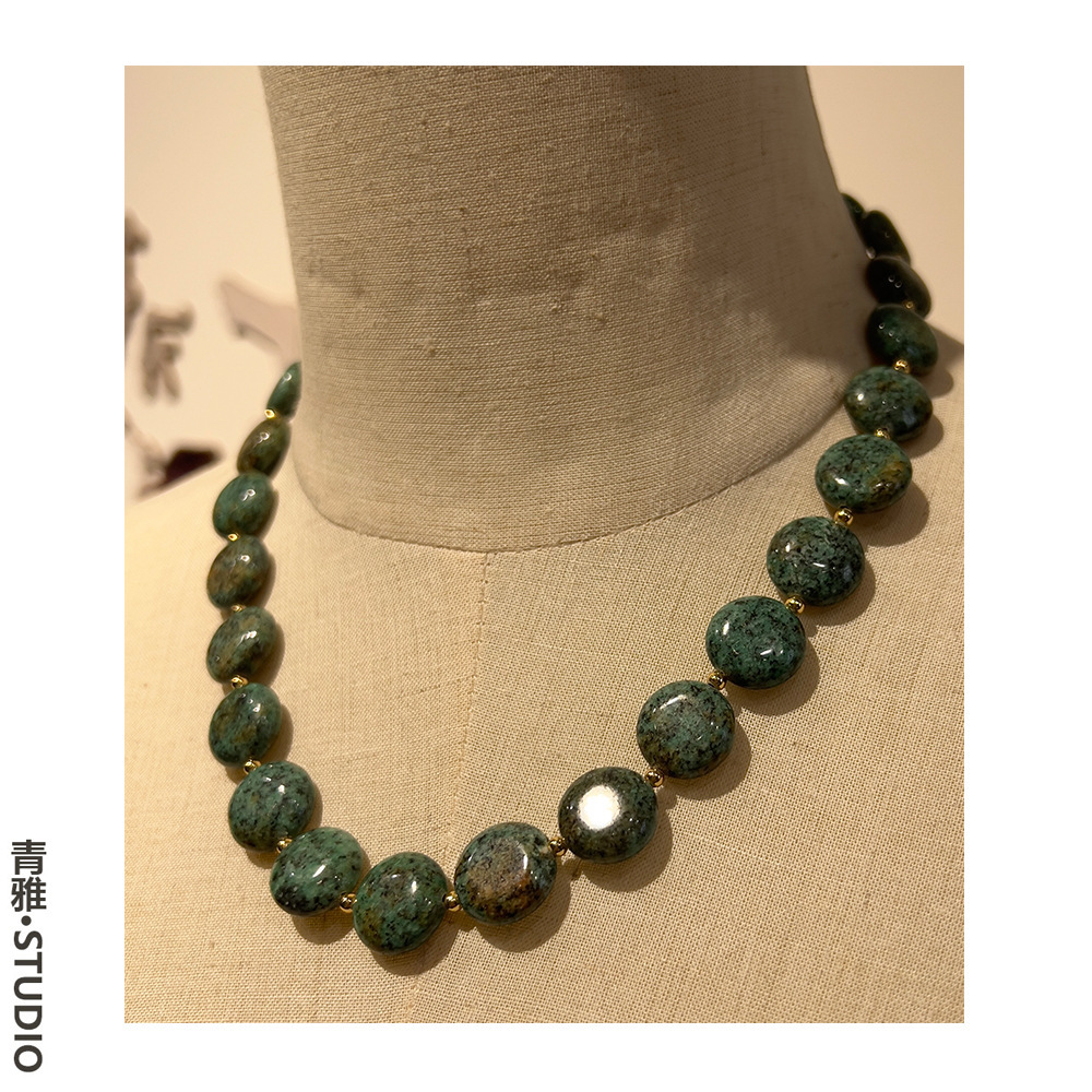 Lucky colored natural stone, designed independently for free retrospectal necklaces, small and small.