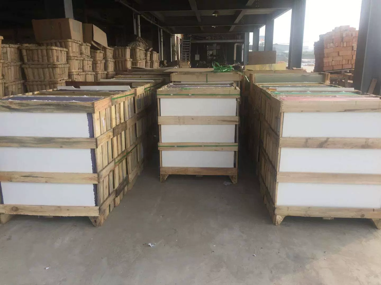 Công ty TNHH Sơn Thủy Tinh Vandal, Thành phố Thái Lan