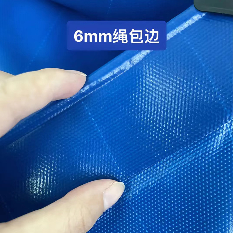 Đống giẻ rách trên nóc xe tải dày hơn và nhà máy vải bạt bền vững