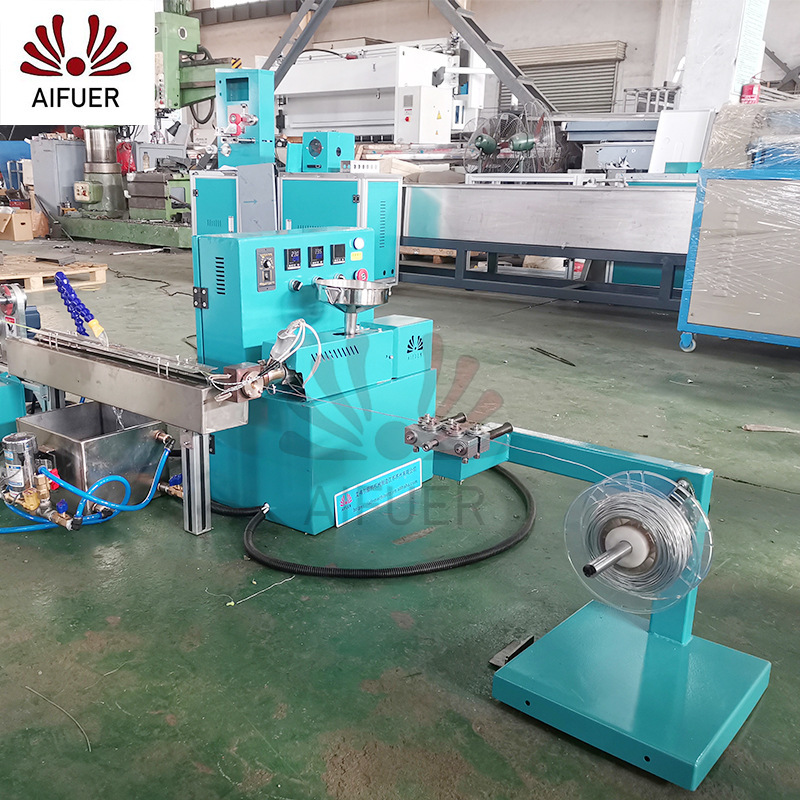 The plant supplies the wire-covered equipment, and the plastic wire ropes squeeze out the machine-covered equipment.