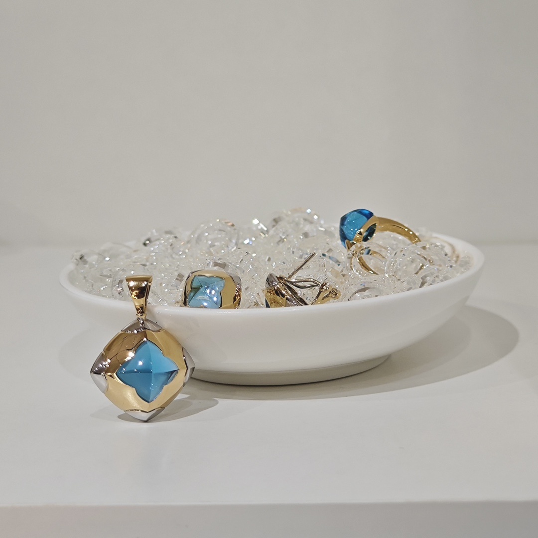 18k white 18k classic retrospective designer home of an old, pure purified London Bluetopa Sugar Tower jewelry suit