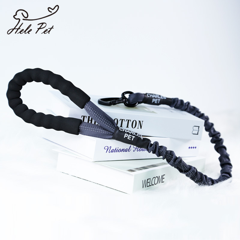 Con chó toàn thời gian kéo theo nylon phản xạ dây chuyền chó, dây thừng chống nổ lớn qua biên giới.