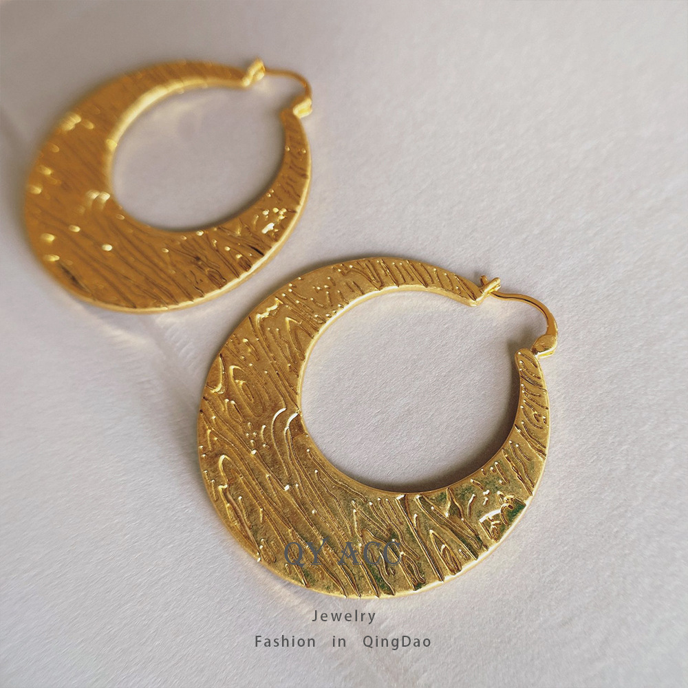Cross-border Amazon thermal sale of Bosimian copper-coated regold earrings exaggerating the wholesales of geometric embellishers.