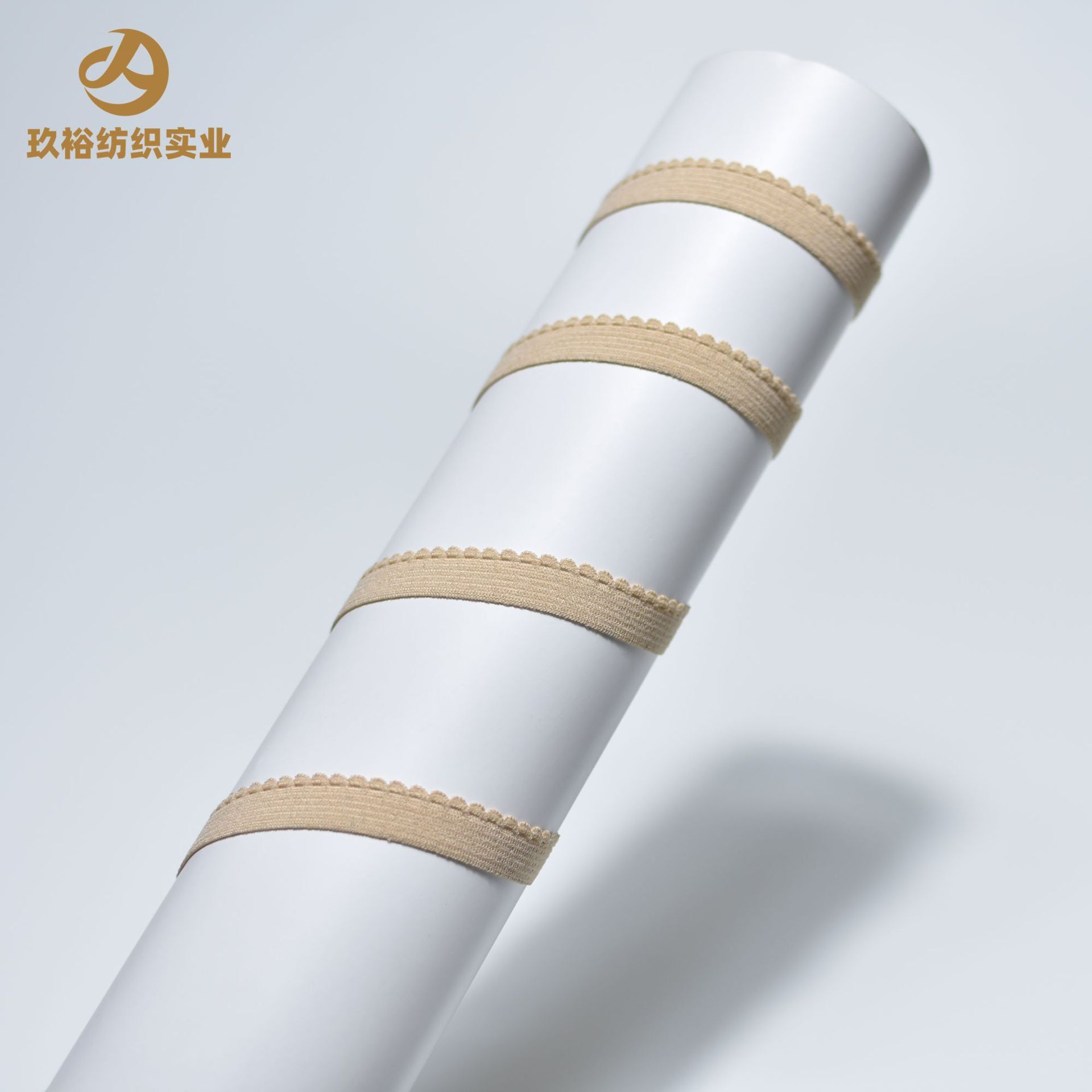 Răng mặt trăng bị lỏng và một tấn còng đan.