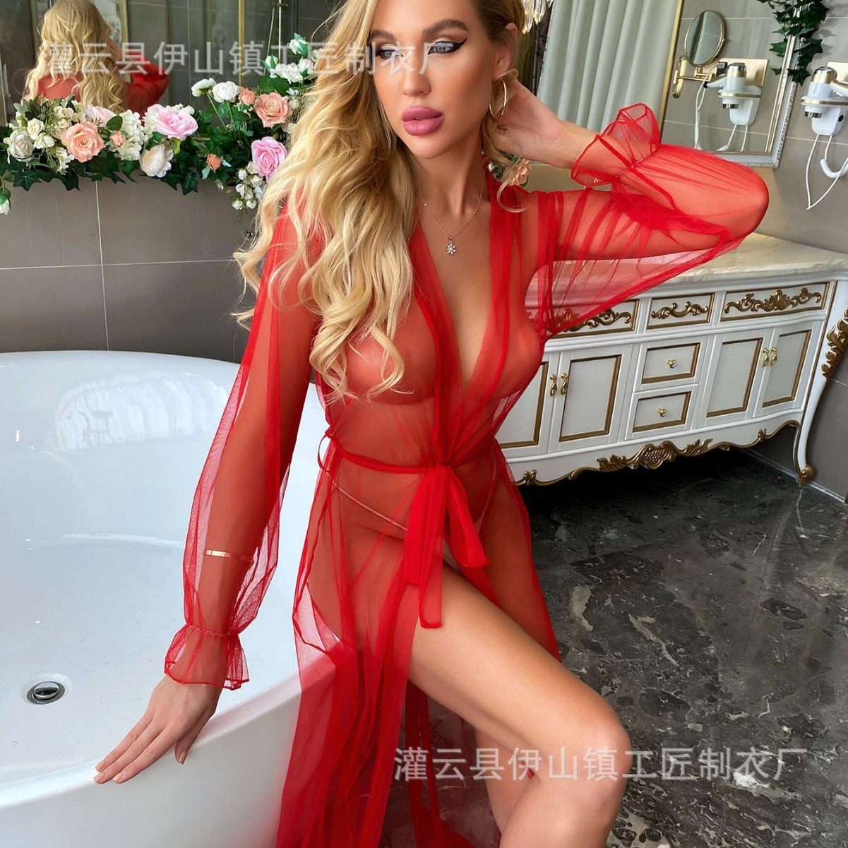 Đang tua nhanh Amazons, đồ lót của E.M., khăn trải màn sexy, đồ ngủ quyến rũ.
