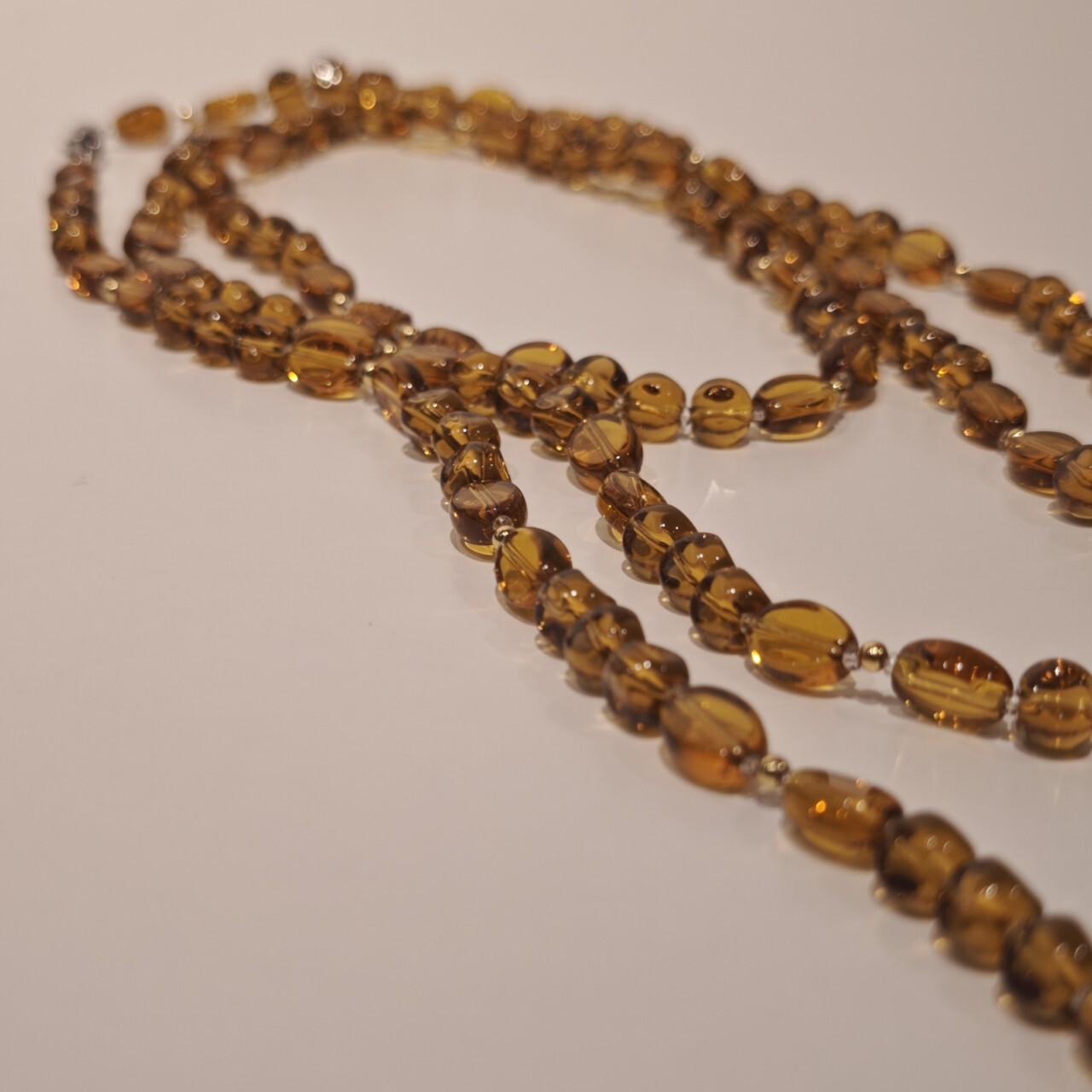 The old money is warmed up with necklaces in autumn and winter.