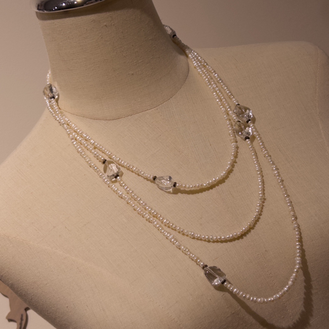 It's over 180 cm, a new Chinese pearl necklace.
