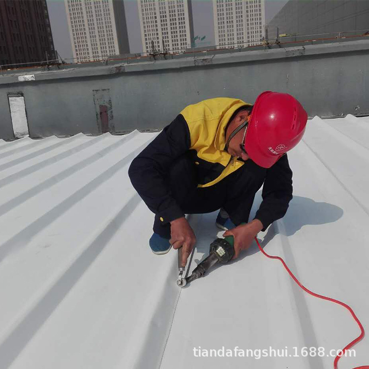 Waterproof roofs of factory houses pasted themselves 1.2MM thick molecular thermoplastic TPO waterproof roller factory