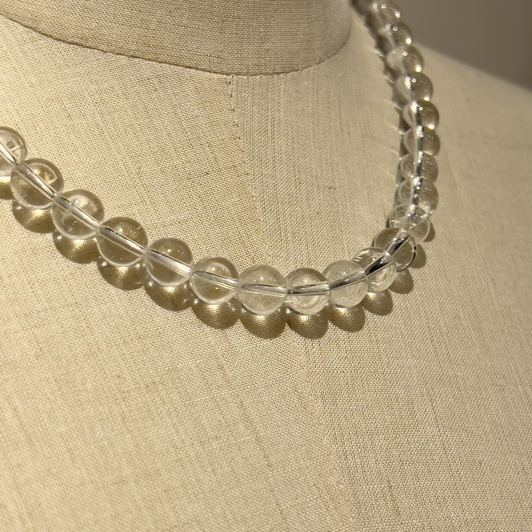 A new white crystal 2024 new, transparent white crystal chain chain hand-string necklace girl.