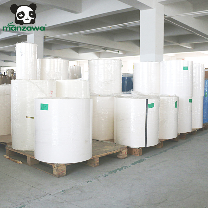 Sơn màu trắng và áo giấy để mặt nạ hóa trang và xé bản vẽ băng dính