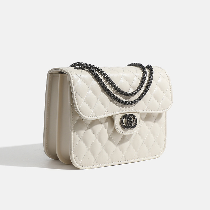 Foreign trade embroidery buns, 2024 new twirling fragrances, single-shouldered flavour chain locks.