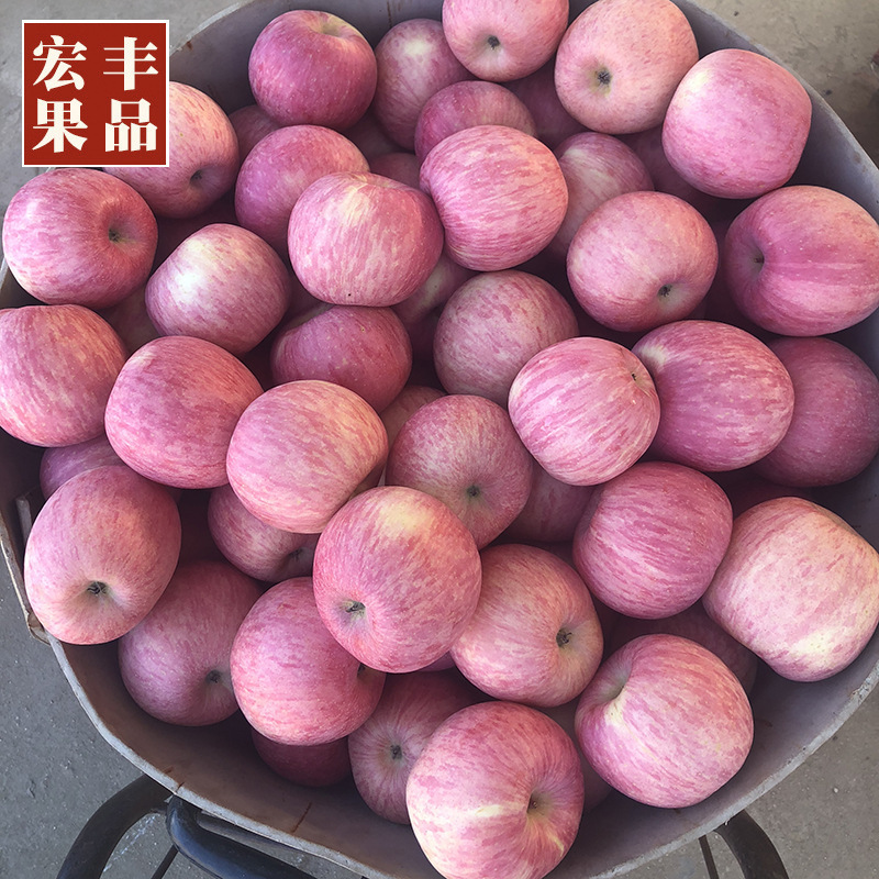Snacks from the Queen's Apple and Fruit Pack are a whole box delivery gift.