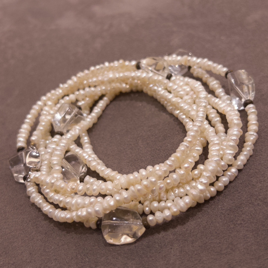 It's over 180 cm, a new Chinese pearl necklace.