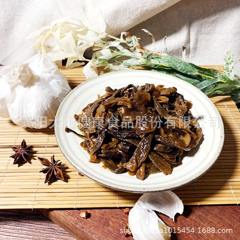 The factory sells premixed deer mushrooms, greener and better.